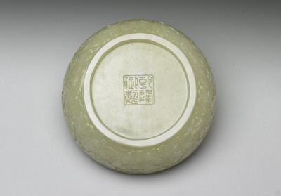 图片[3]-Jade round box carved with “Five fortunes presenting longevity” motif, Qing dynasty, Qianlong reign (1736-1795)-China Archive